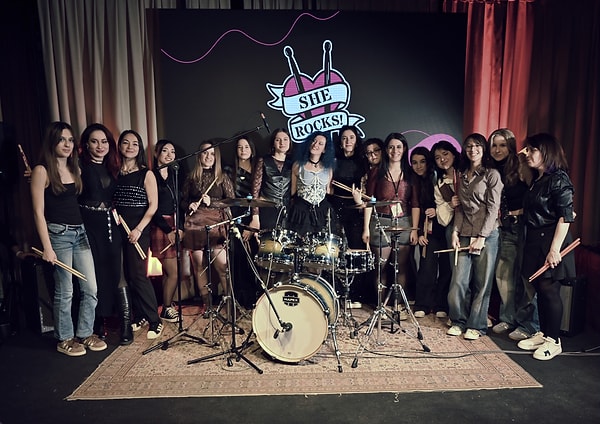 She Rocks!, kadın müzisyenlerin görünürlüğünü artırmayı hedefleyen bir topluluk olarak yoluna devam ediyor.