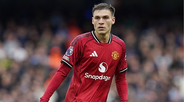 Galatasaray orta sahasını güçlendirmek için düğmeye bastı.