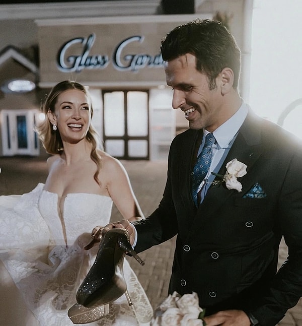 Muhteşem Yüzyıl, Merhamet, Şeref Meselesi, Su ve Ateş gibi yapımlarla hafızalara kazınan Yasemin Kay Allen, kariyeri kadar özel hayatıyla da uzun süredir magazin gündeminde.