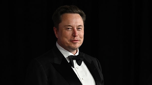 Dünyanın en zengin insanı olan Elon Musk'tan yeni rekor.
