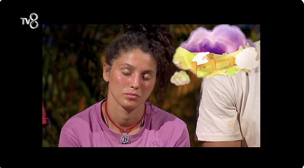 Survivor'da geçtiğimiz gün ada konseyinde bir yarışmacının uyuduğu açıklanmıştı.