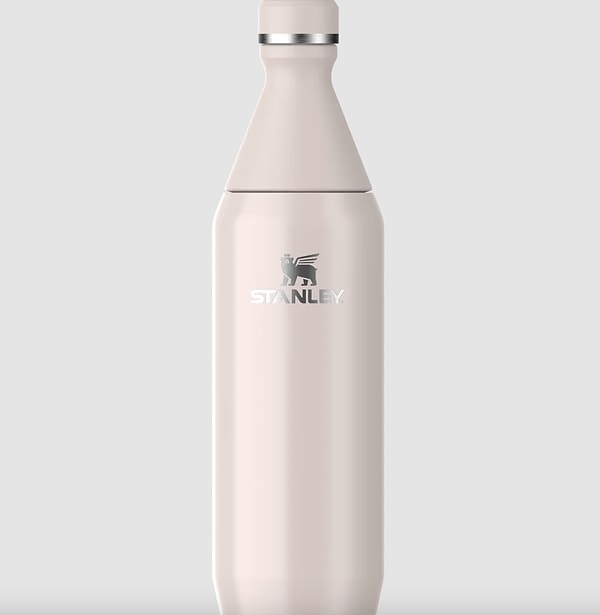 Çantada yer kaplamayan ince tasarımı ve Rose Quartz renginin zarafetiyle her yudumda sevginizi hatırlasın!