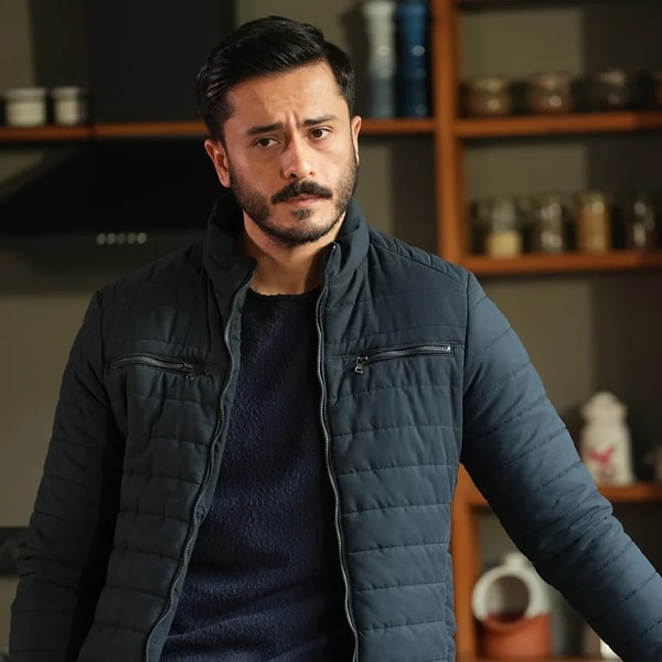 Yalı Çapkını ve Rüya Gibi dizilerinde rol alan Emre Bay Sahtekarlar'ın kadrosuna dahil oldu.