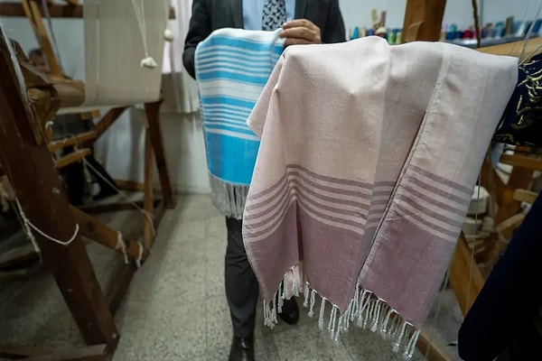 Manisa bezinin yaklaşık 600 yıllık bir geçmişe sahip olduğu ifade ediliyor.