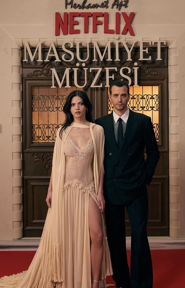 Dizinin başrollerini paylaşan Selahattin Paşalı ve Eylül Lize Kandemir performanslarıyla övgü toplarken gözler galaya çevrildi.