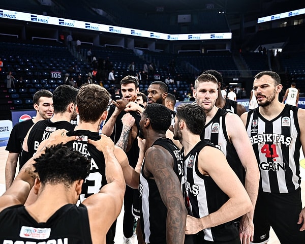 Alimpijevic'le Kara Kartal dolu dizgin; Pozzecco'nun gelişiyle Galatasaray da zirveye oynuyor.