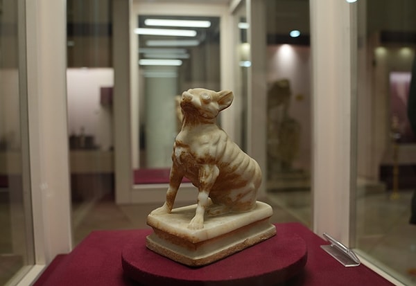 Antik kentten çıkarılan eserler, bölgenin hafızası niteliğindeki Yalvaç Müzesi’nde sergileniyor.