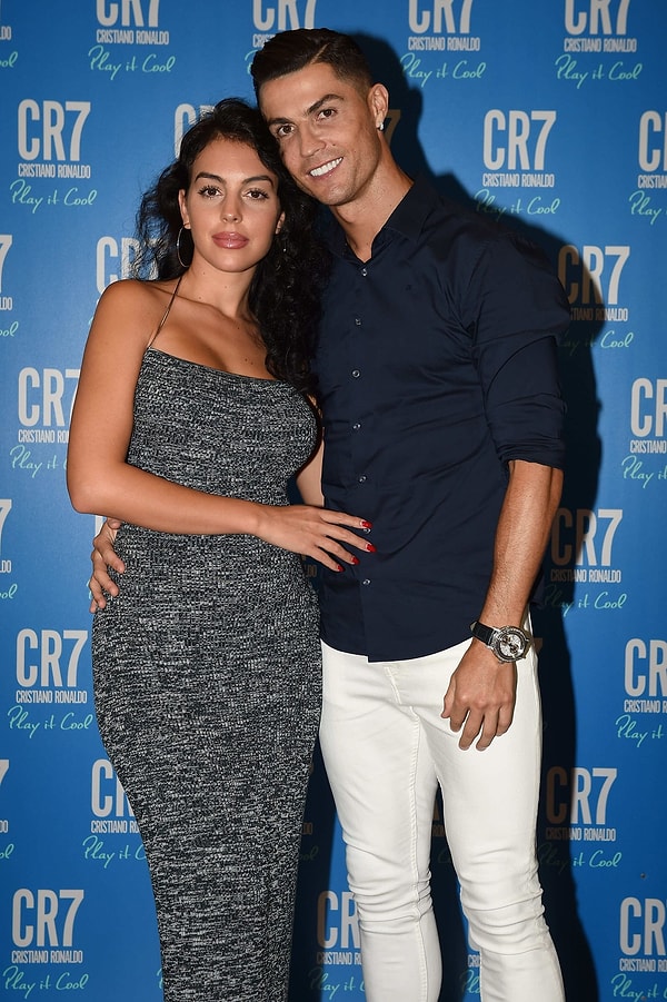 Ronaldo’nun taşıyıcı anne yoluyla dünyaya gelen Cristiano Jr., Eva Maria ve Mateo’yu kendi evlatları gibi sahiplenen Georgina, 2017’de Alana Martina’yı dünyaya getirmişti.
