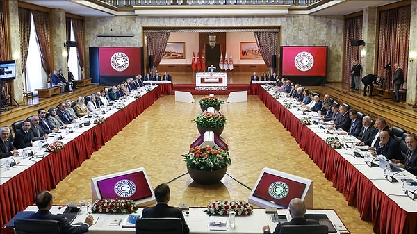 Kamuoyunun merakla beklediği “Terörsüz Türkiye” raporu komisyondan geçti.