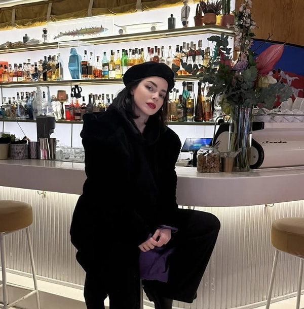 Oyunculuğuyla olduğu kadar özel hayatıyla da sık sık konuşulan Merve Boluğur, yıllardır magazin gündeminin en merak edilen isimlerinden biri.