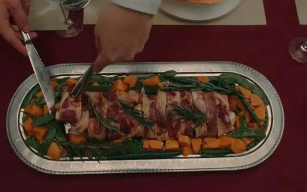 Tüm tepkilerin ardından domuz eti sahnesiyle ilgili bir hamle de dizinin resmi hesabından geldi.