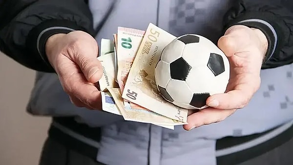 Futbolda bahis ve şike operasyonunda 32 kişi gözaltına alındı.