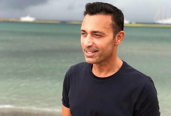 Berna Laçin, Tardu Flordun'la başrolü paylaştığı Evdeki Yabancı dizisinin ilk başrolünün Mustafa Sandal olduğunu itiraf etti.