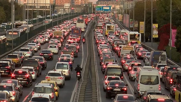 İstanbul’da toplu ulaşım araçlarının karıştığı trafik kazalarını önlemek ve yolcu güvenliğini en üst seviyeye çıkarmak için kapsamlı bir düzenlemeye gidildi.
