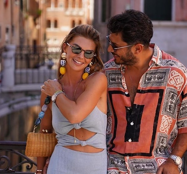 Gencecik bir kızken hayatımıza giren Pelin Karahan, yıllardır hem doğal güzelliği hem de özel hayatıyla dikkat çekiyor.