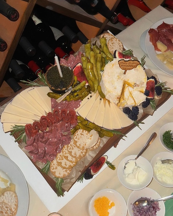 One of the most talked-about details at the birthday celebration was indeed Rihanna's birthday cake.