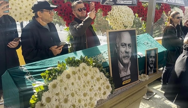 Türk tiyatrosu ve televizyon dünyasının emektar isimlerinden Ali Tutal, 22 Şubat’ta geçirdiği beyin kanamasının ardından tedavi gördüğü hastanede yaşamını yitirmişti.