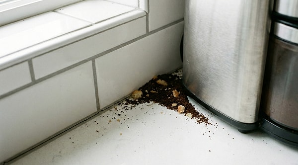 8. Mutfak tezgahı köşelerinde biriken minik kahve veya ekmek kırıntılarını gördün mü? Biz hissettik biraz.