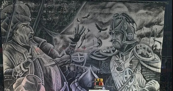 Fenerbahçe ile Sırbistan’ın Partizan takımı arasındaki “pankart savaşına” bugün bir yenisi daha eklendi.