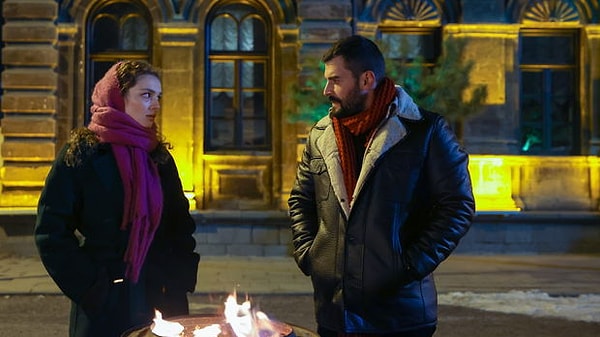 Güçlü oyuncu kadrosu ve sürükleyici hikayesiyle dikkat çeken Veliaht, perşembe akşamlarının iddialı yapımları arasında yer almaya devam ediyor.