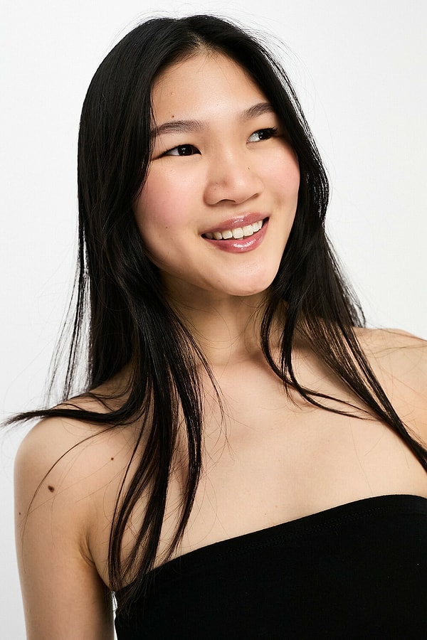 Kozmetik ve giyim harcamalarında da benzer bir yaklaşımı benimseyen Mia, bütçe dostu ürünleri ve ikinci el seçenekleri tercih ediyor.