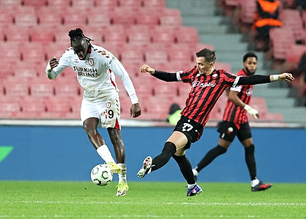 İlk yarı Samsunspor istediğini sahaya yansıtamadı.