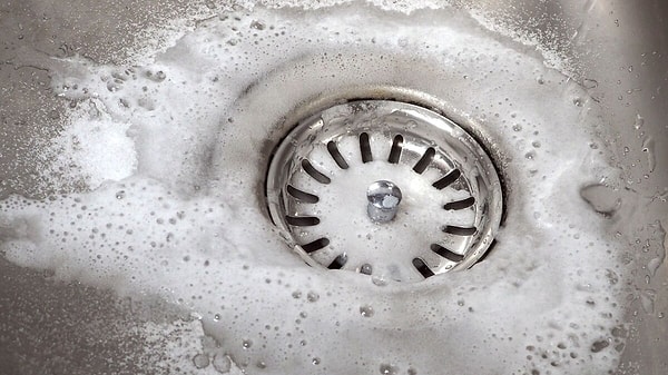 Lavabo temiz görünse bile kötü kokunun kaynağı çoğu zaman gider hattı oluyor.