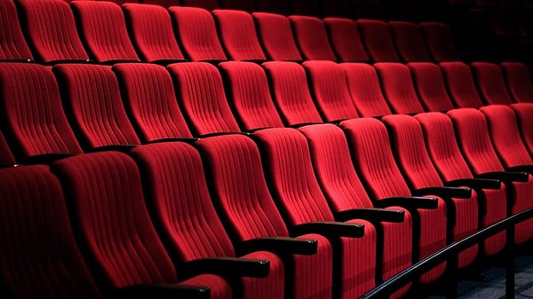 Bu koltuk renginin arkasında opera salonlarından günümüze uzanan bir gelenek var