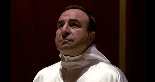 Arka Sokaklar'ın yeni bölüm fragmanında Kurtlar Vadisi'ndeki Mehmet Karahanlı karakterine yapılan gönderme gündem oldu.