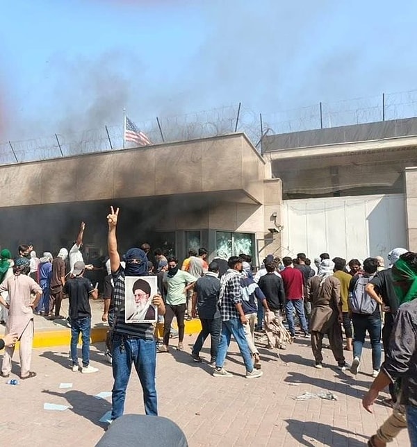 Pakistan’da ABD Konsolosluğu işgal edilmeye çalışıldı.