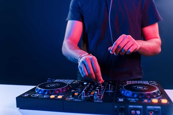 İstanbul'da Bu Hafta Hangi DJ Performansa Gidilir?