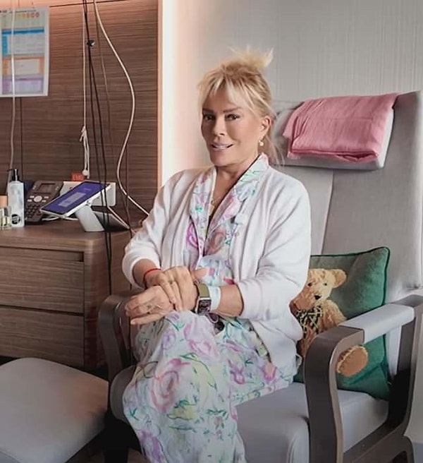 Eylül 2025’te akciğer kanseri teşhisi aldığını açıklayan Semiramis Pekkan, bir süredir sürdürdüğü tedavi hakkında YouTube’da yayınlanan programda Dr. Psikolog ve Psiko-Onkolog Pelin Erbil ile konuştu.