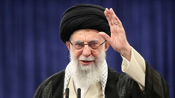 İran basını Hamaney'in eşinin de saldırılarda öldüğünü duyurdu.