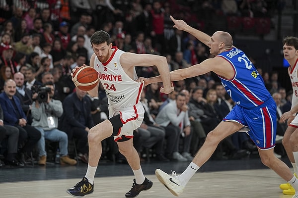 İlk iki çeyrekte biz kaçtık Sırbistan kovaladı.