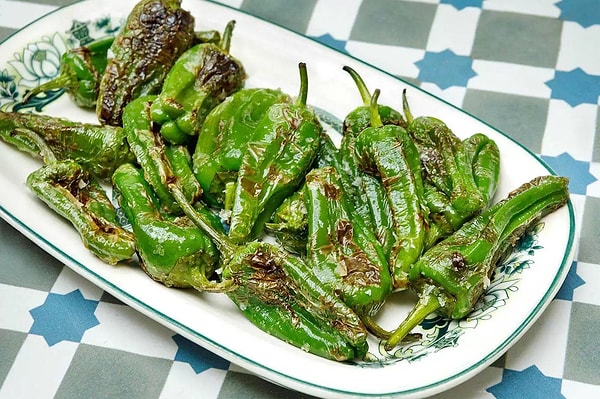 Pimientos de Padrón (Padrón Biberleri)