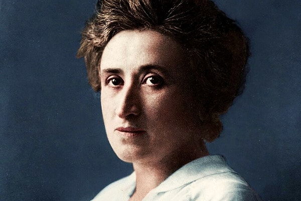 "Hareket etmeyen zincirlerini fark edemez." -Rosa Luxemburg