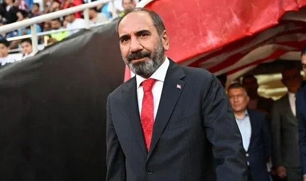 Otyakmaz, "futbolcular, yöneticiler, taraftarlar ve basının" diyerek yaşanan durumu anlattı.