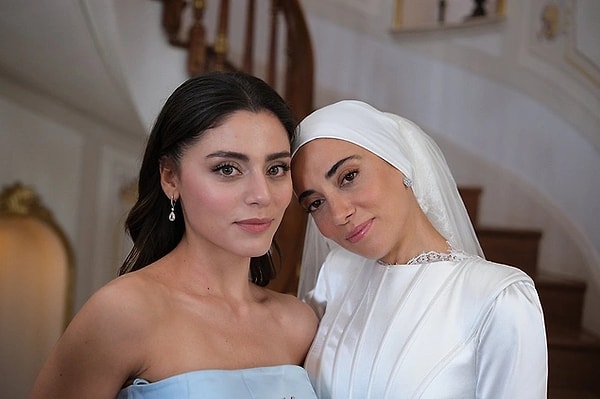 9. Ceren Karakoç, eski rol arkadaşını tebrik etti.