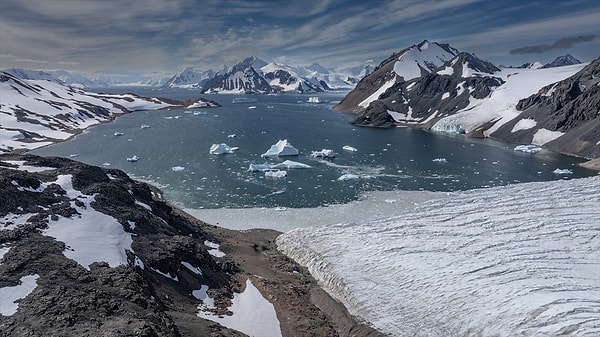 Horseshoe Adası’ndaki buz kaybı, son 3 yılda aynı noktadan çekilen fotoğraflarla kayıt altına alındı.