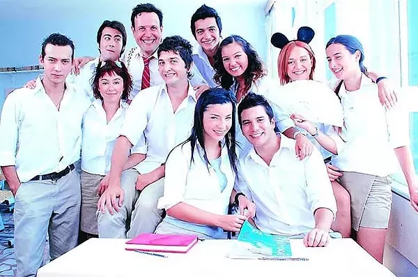 Acemi Cadı, bir döneme damgasını vuran gençlik dizilerinin başında geliyordu!