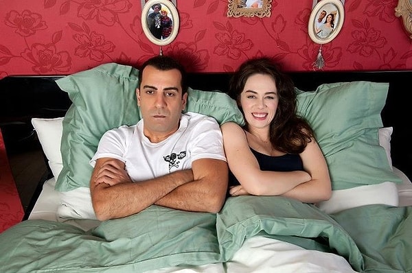 2008-2015 yılları arasında yayınlanan 1 Erkek 1 Kadın'ın kadın başrolü aslında bambaşka bir oyuncu olacakmış.