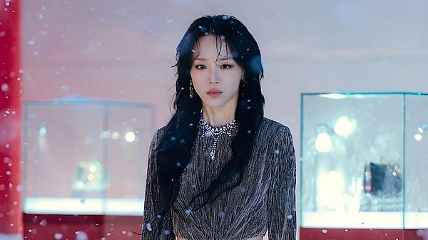 The Art of Sarah dizisi lüks dünyasının arkasındaki sahte ihtişamı anlatıyor.