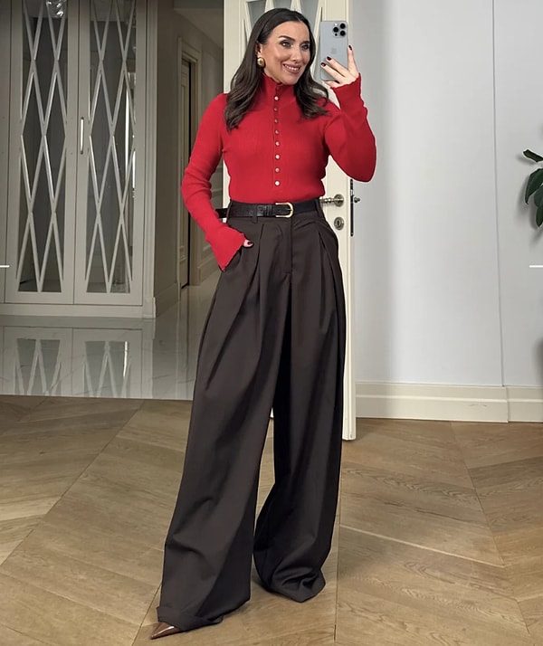 Kombinlerinize yeni bir soluk getirecek bu pensli pantolon sadece 999 TL.