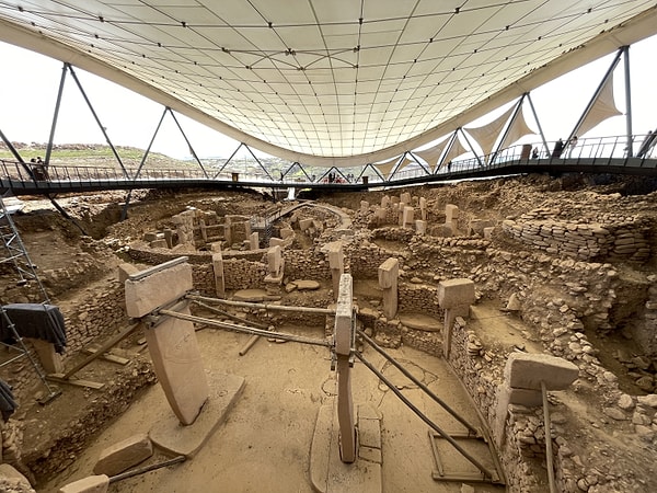Şanlıurfa Müzesi Müdürü Celal Uludağ, bölgede yürütülen arkeolojik çalışmaların insanlık tarihi açısından taşıdığı kritik önemi vurguladı.