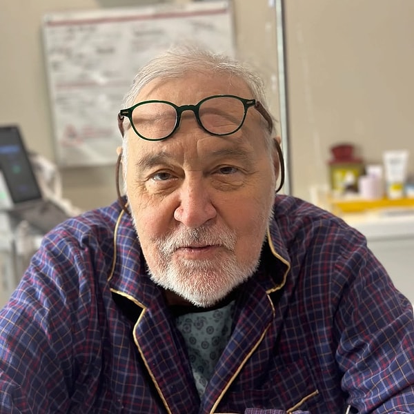 Ortaylı Instagram hesabından hastane içinden bir fotoğrafını paylaşmıştı.