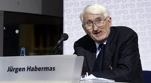 Felsefe ve sosyal teori konularında öncü isimlerden biriydi.