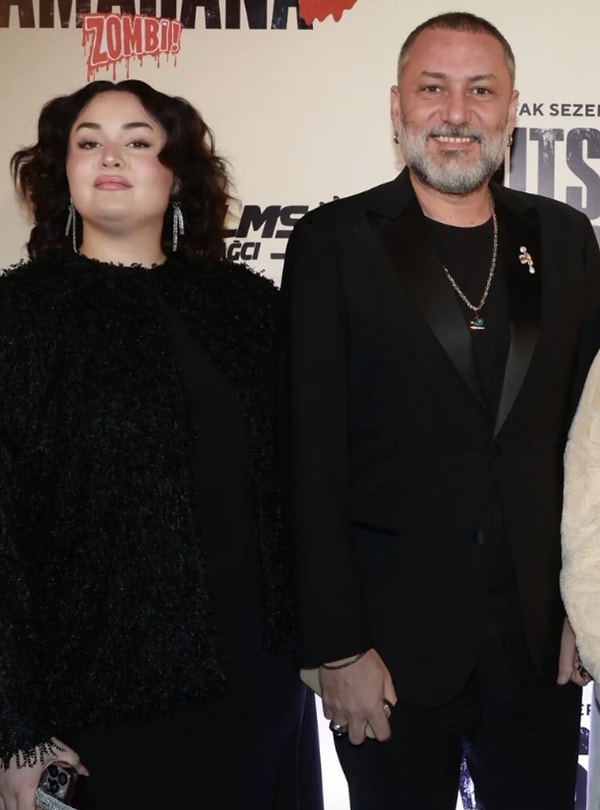 Klarnet virtüözü Hüsnü Şenlendirici’nin kızı Naz Şenlendirici, geçtiğimiz yıl sosyal medyada paylaştığı videolarla dikkat çekmişti.