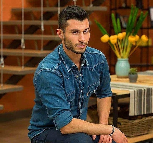 Bir dönem ekranlara damga vuran Kısmetse Olur, yayınlandığı yıllarda hem izlenme oranları hem de yarışmacılar arasındaki ilişkilerle gündemden düşmeyen programlardan biri olmuştu.