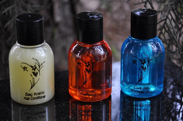 Avrupa Birliği (AB), ambalaj atıklarını dizginlemek amacıyla hazırladığı yeni çevre yasasını hayata geçirerek otel odalarındaki minyatür kişisel bakım ürünlerine veda ediyor.