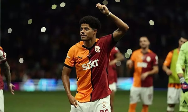 Beklediği davet geldi.